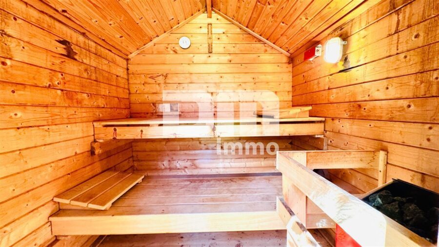 Einfamilienhaus im Bungalow-Stil + Nutzflächen / Pool / Terrasse auf riesigem Traumgrundstück - Gartensauna Innen